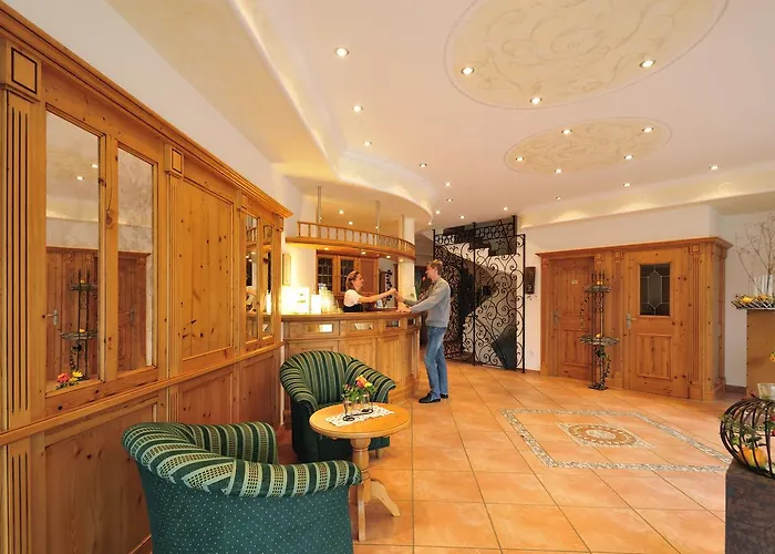 מלון Gruener Baum 3*